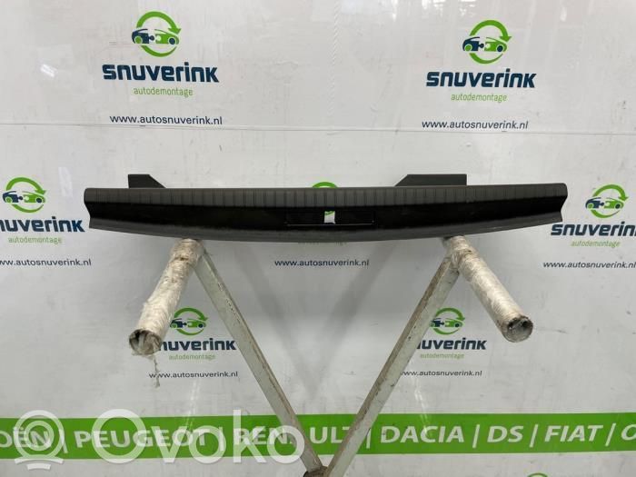 Peugeot 208 II Altro elemento di rivestimento bagagliaio/baule 