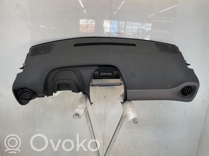 Opel Vivaro Panelė 