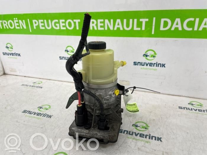 Opel Vivaro Ohjaustehostimen pumppu 
