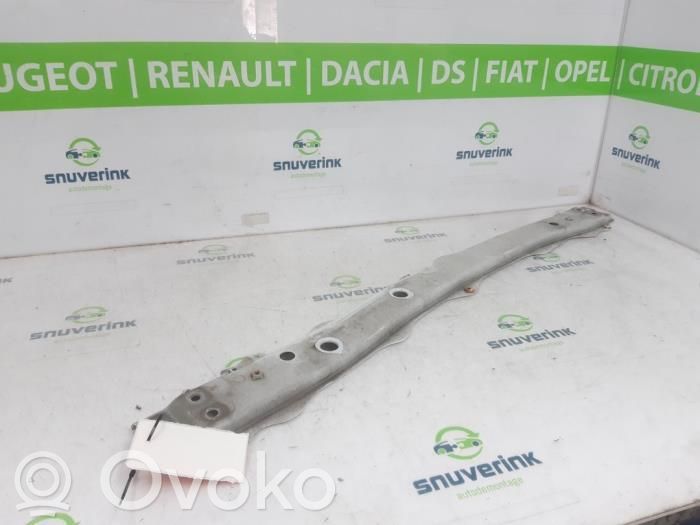 Panel mocowanie chłodnicy / dół   B000888180