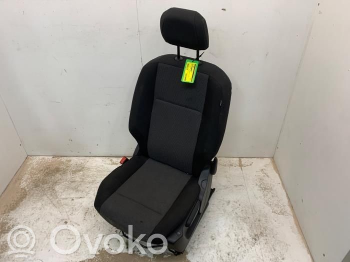 Opel Combo E Переднее сиденье водителя 