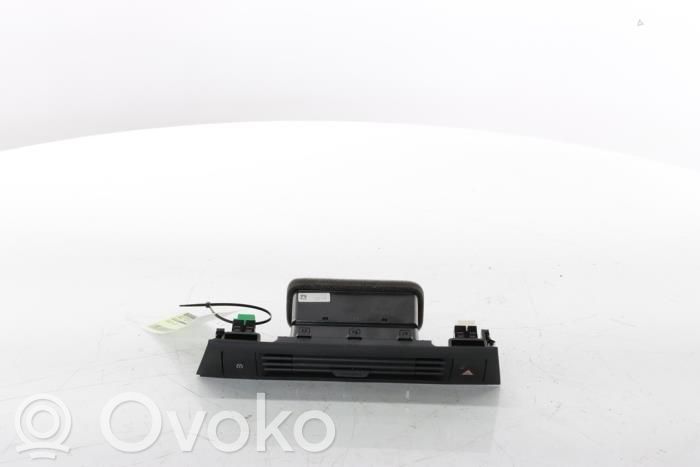 Opel Astra L Rejilla de ventilación central del panel