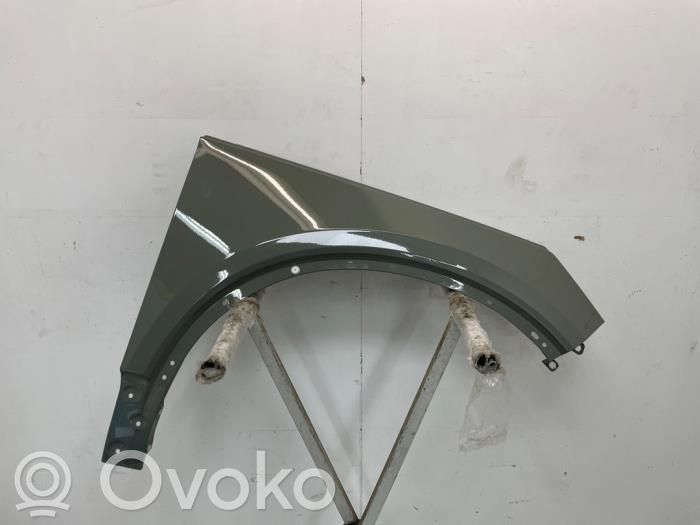 Volvo EX40 Spārns 