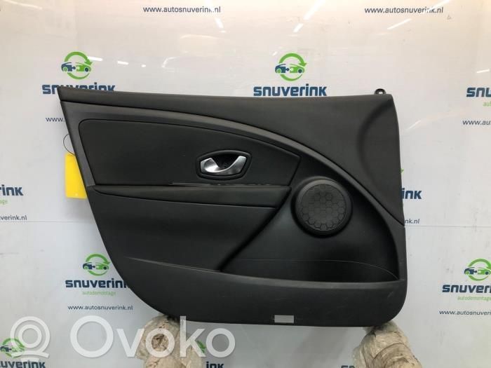Renault Megane III Etuoven verhoilu 