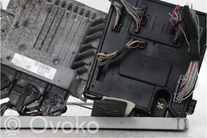 Engine control unit/module   237102426R,284B11486R,284B12059R,284B13640R,284B14576R,284B14592R,284B17715R,284B17882R,284B18225R,284B18853R,284B19091R,S180180040