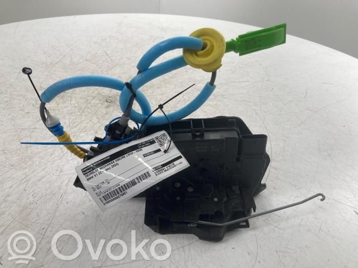 BMW X1 U11 Zamek drzwi przednich 