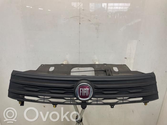 Fiat Talento Griglia superiore del radiatore paraurti anteriore 