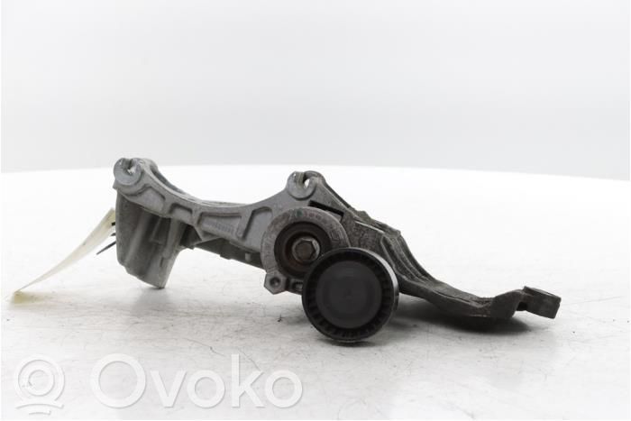 Renault Clio IV Mocowanie alternatora 