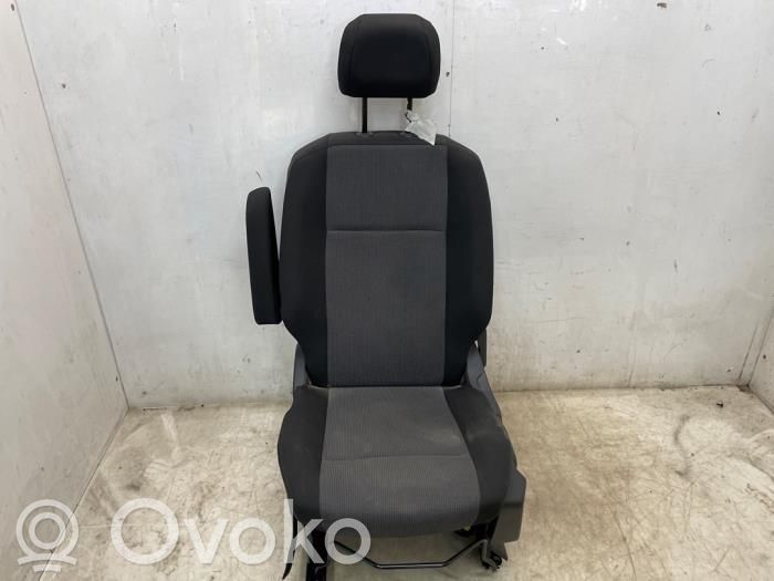 Opel Combo E Переднее сиденье водителя 