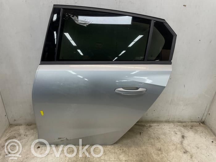 Opel Astra L Puerta trasera 