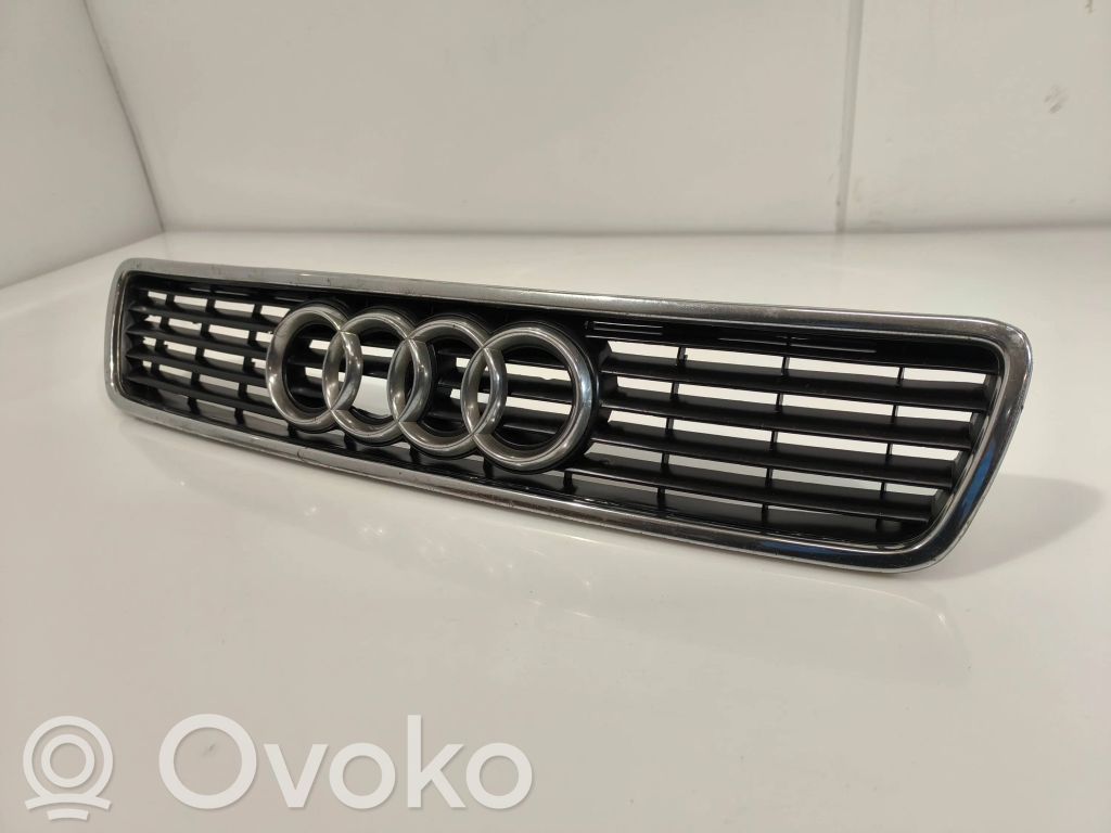 Audi A4 S4 B5 8D Etusäleikkö 