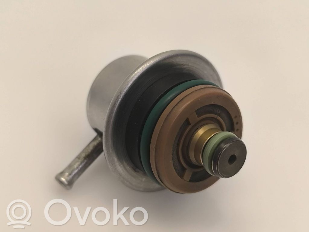 Audi A6 S6 C5 4B Kraftstoffdruckregler 