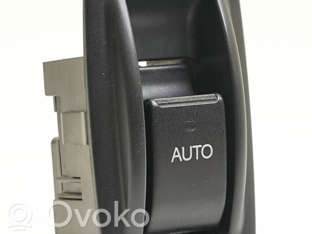 Toyota Corolla Verso E121 Electric window control switch 