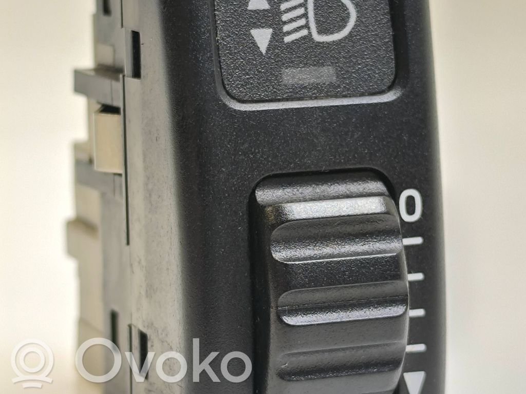 Headlight level height control switch   6849810,95W42K