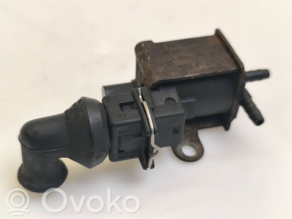 Audi A6 S6 C5 4B Solenoidinis vožtuvas 