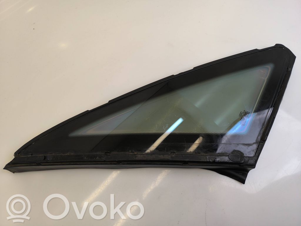 Rear side window   4D0845299,E143R001403