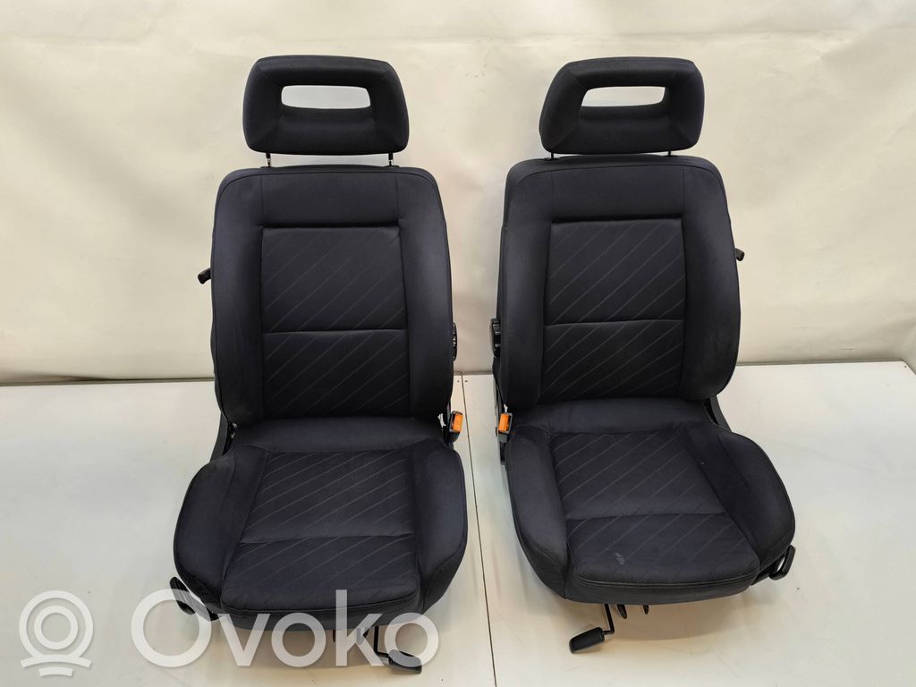 Fotele / Kanapa / Komplet   8A0881026A,63156,8958577558,17081994,3779,4816004,81330,8933881203,893881203,893881203A,8958577558,895885086,895885161,895885162,895885375E,895886747,VW10514,VW10540,VW10550