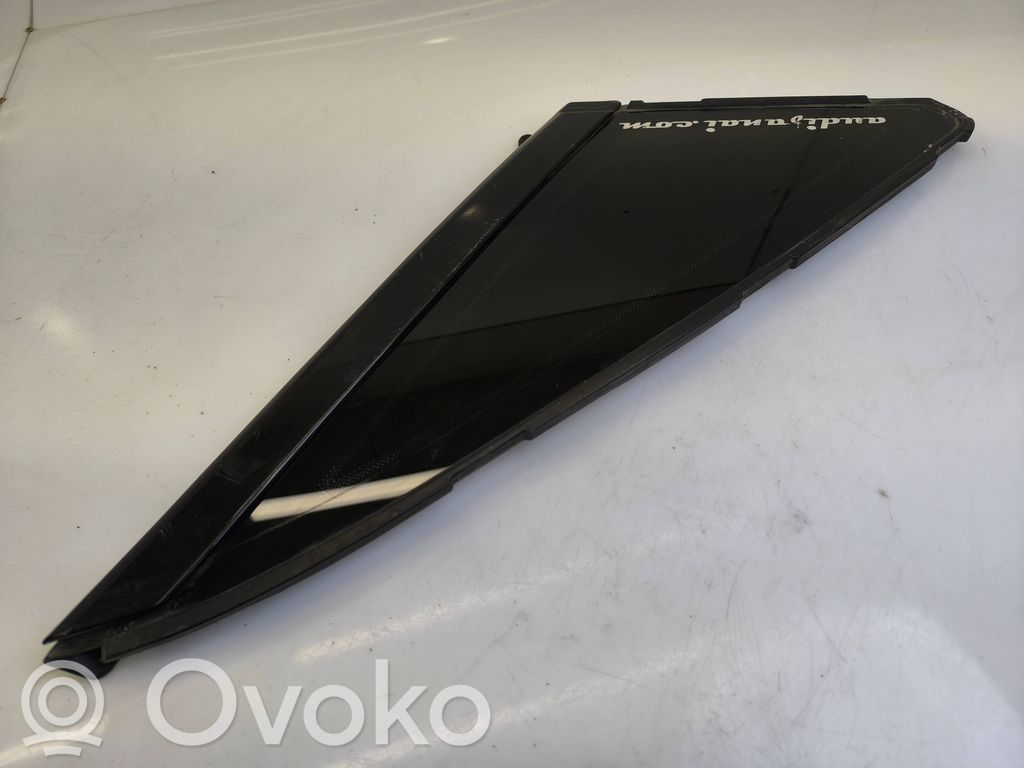 Audi A8 S8 D2 4D Rear side window 