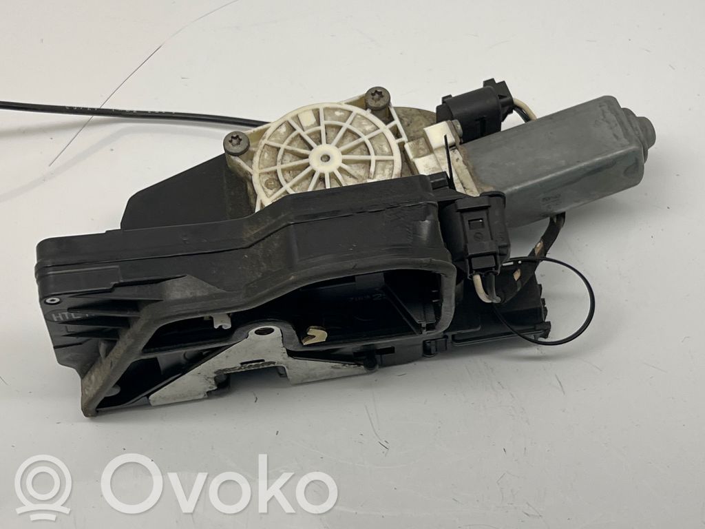 BMW 7 E65 E66 Aizmugurē slēdzene 