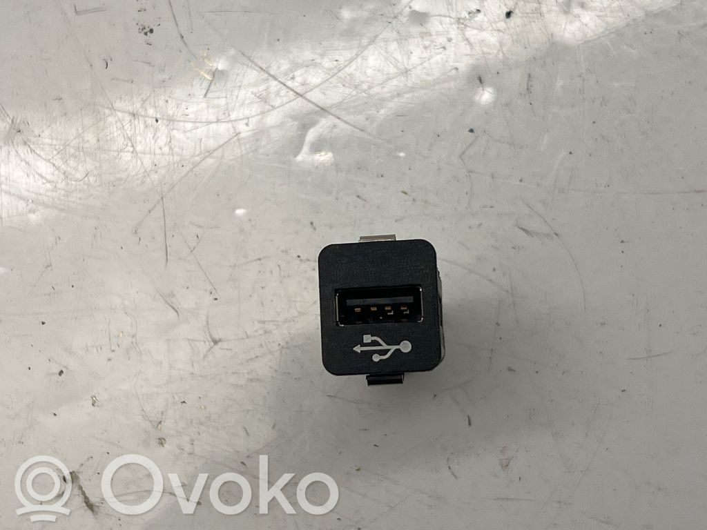 BMW 5 F10 F11 USB jungtis 