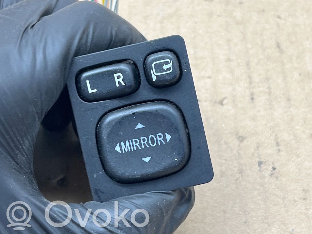 Toyota RAV 4 (XA40) Wing mirror switch 
