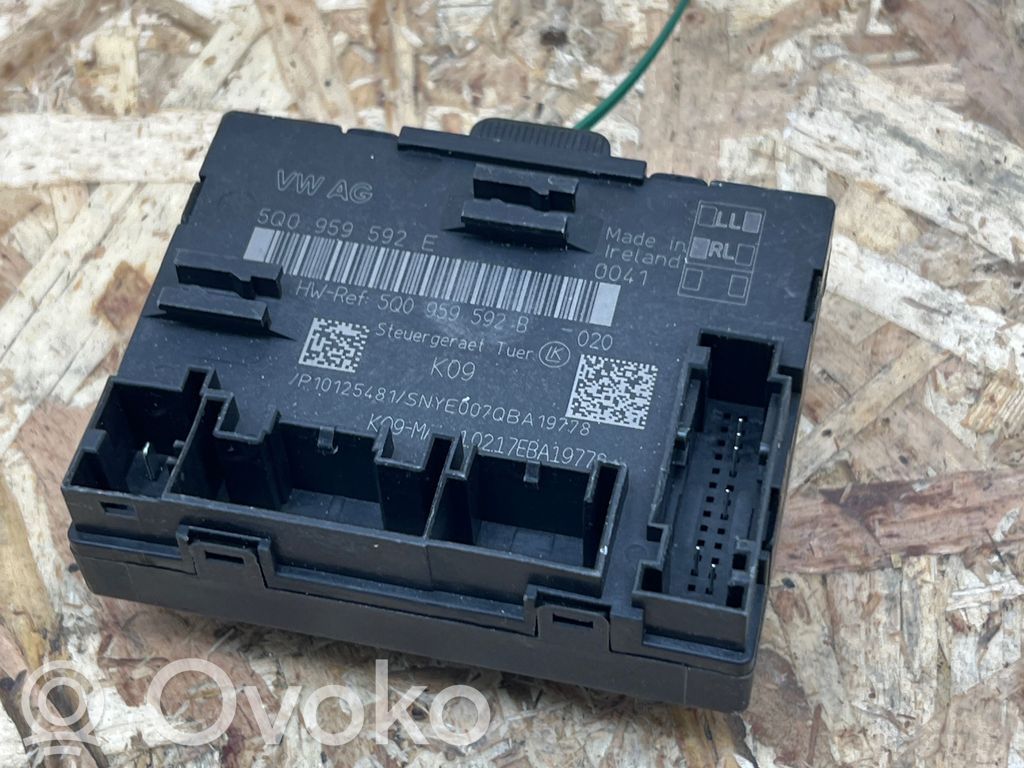 Volkswagen Golf VII Door control unit/module 