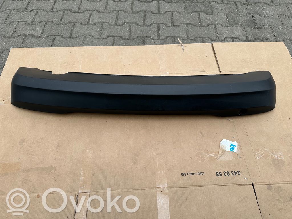 Hyundai i30 Moldura inferior del parachoques trasero 