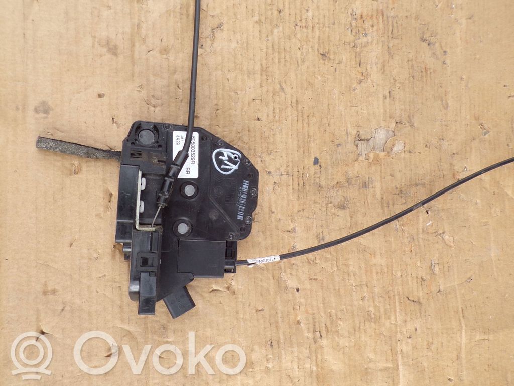 Renault Captur Priekšpusē slēdzene 