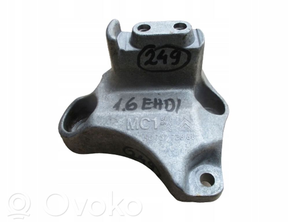 Peugeot 308 Engine mounting bracket 