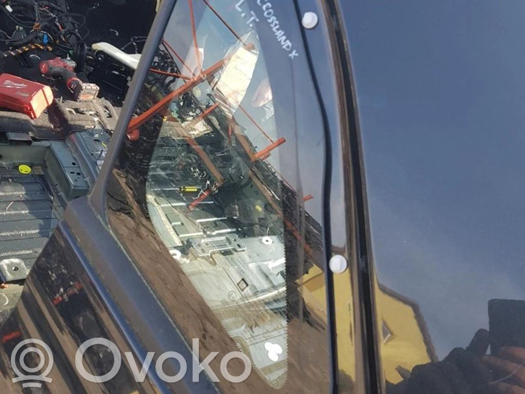 Opel Crossland X Rear side window 