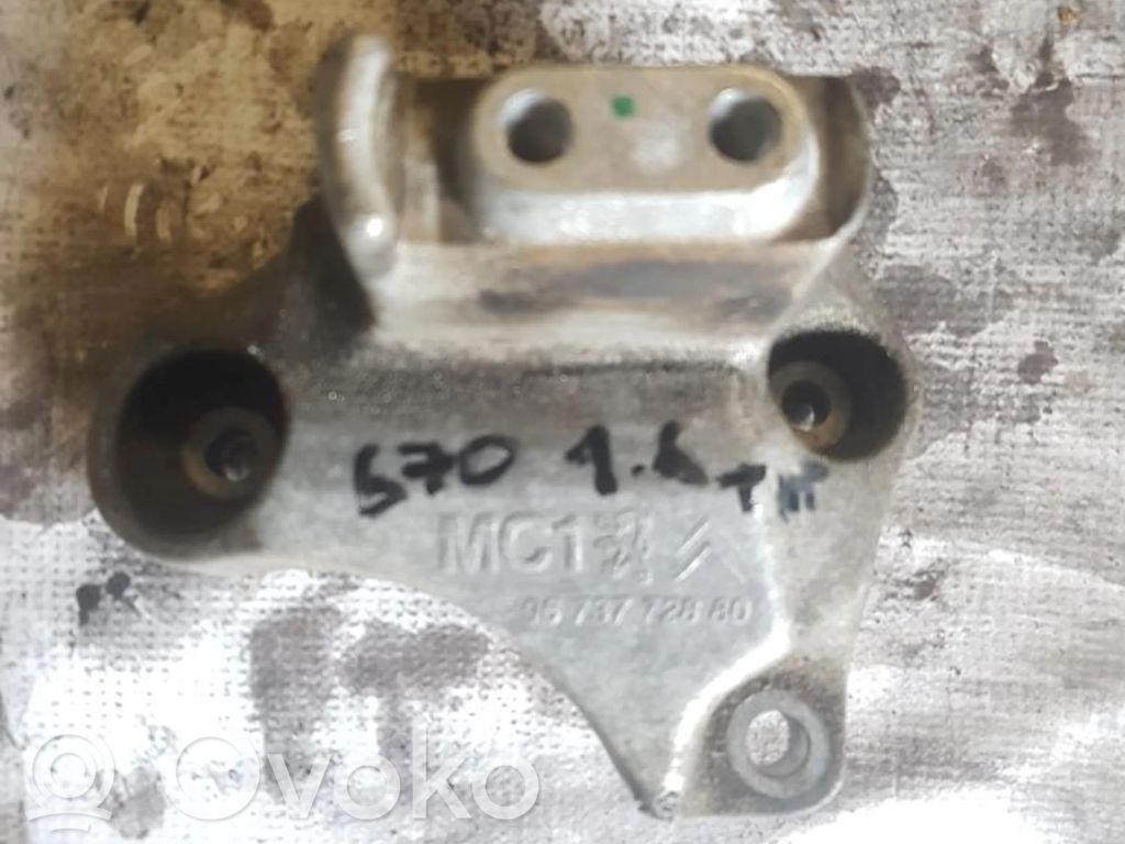 Peugeot 308 Gearbox mounting bracket 