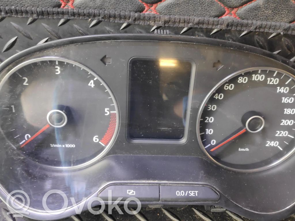 Volkswagen Polo V 6R Licznik / Prędkościomierz 