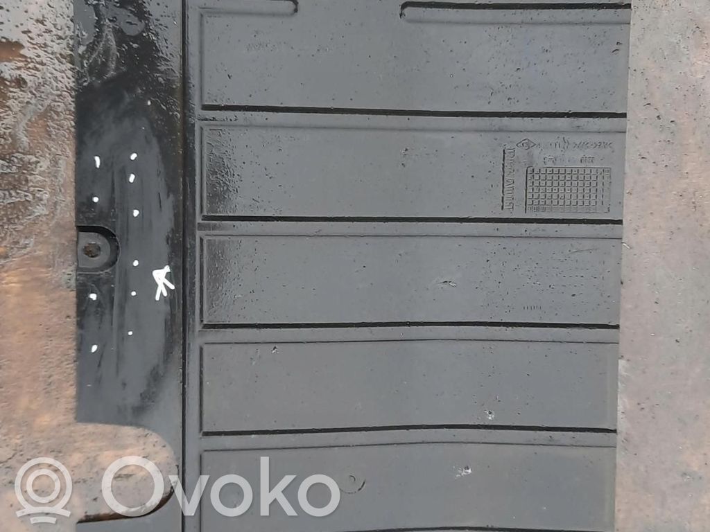 Renault Clio IV Engine splash shield/under tray 