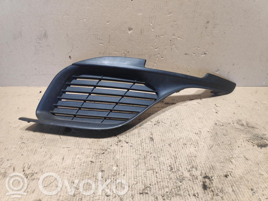 Peugeot 308 Etupuskurin alempi jäähdytinsäleikkö 