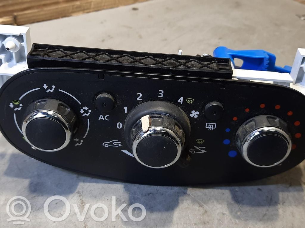 Dacia Duster Climate control unit 