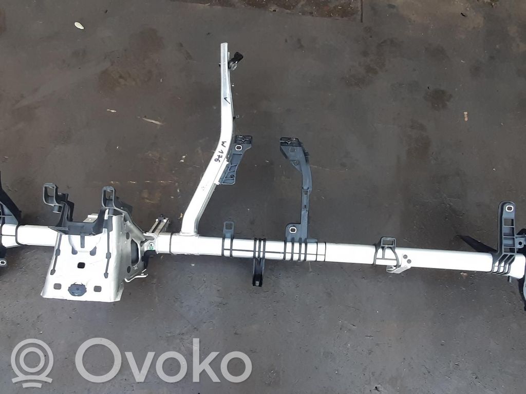 Mercedes-Benz A W176 Stelaż / Belka deski rozdzielczej 