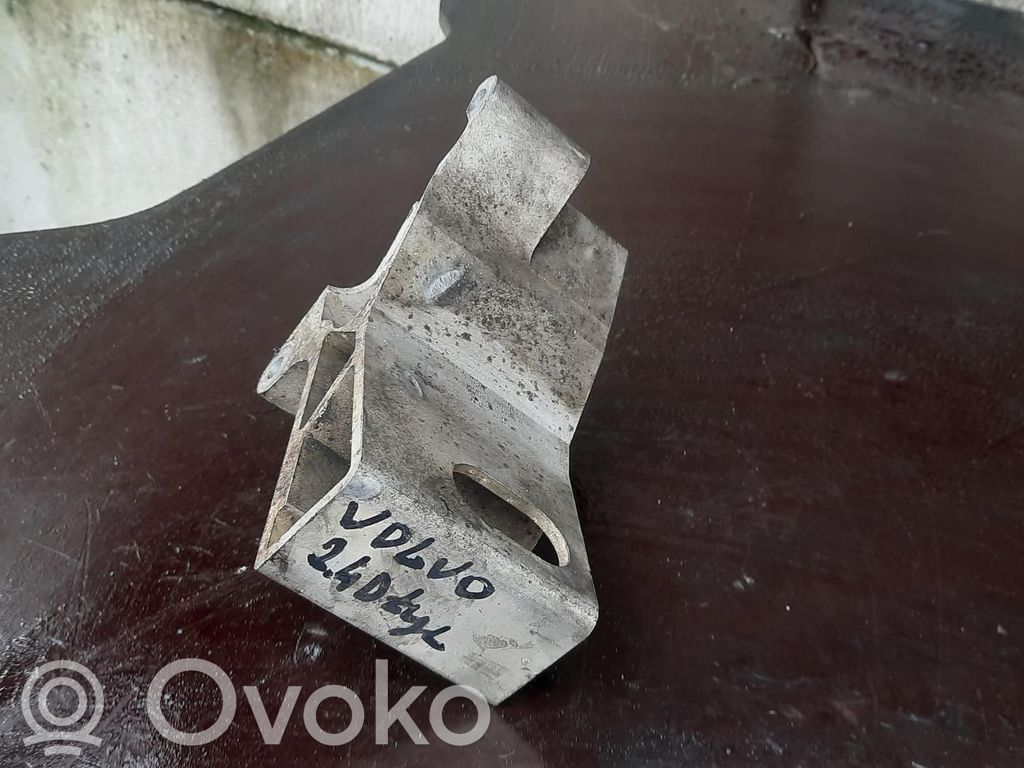 Volvo XC90 Engine mounting bracket 