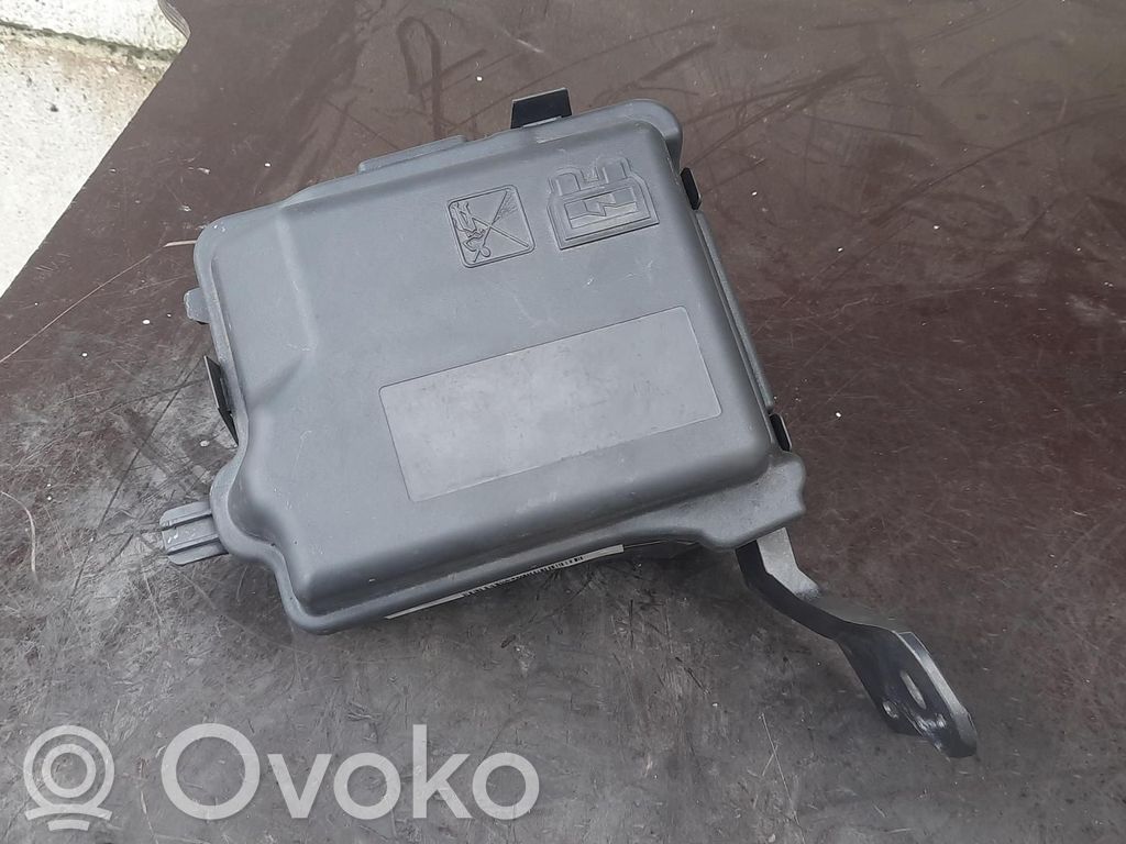 Peugeot 2008 I Fuse box cover 