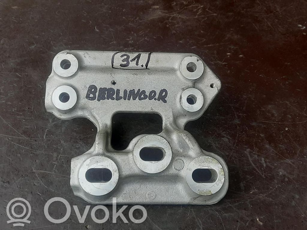 Citroen Berlingo Engine mounting bracket 