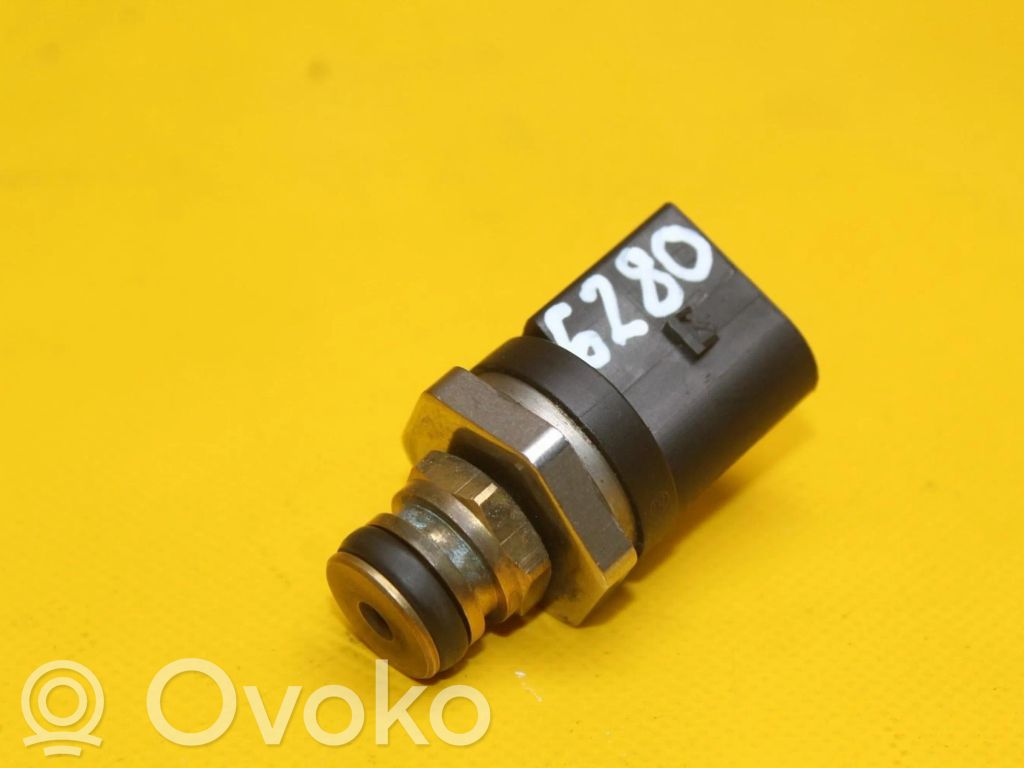 Audi A4 S4 B8 8K Czujnik ciśnienia paliwa 