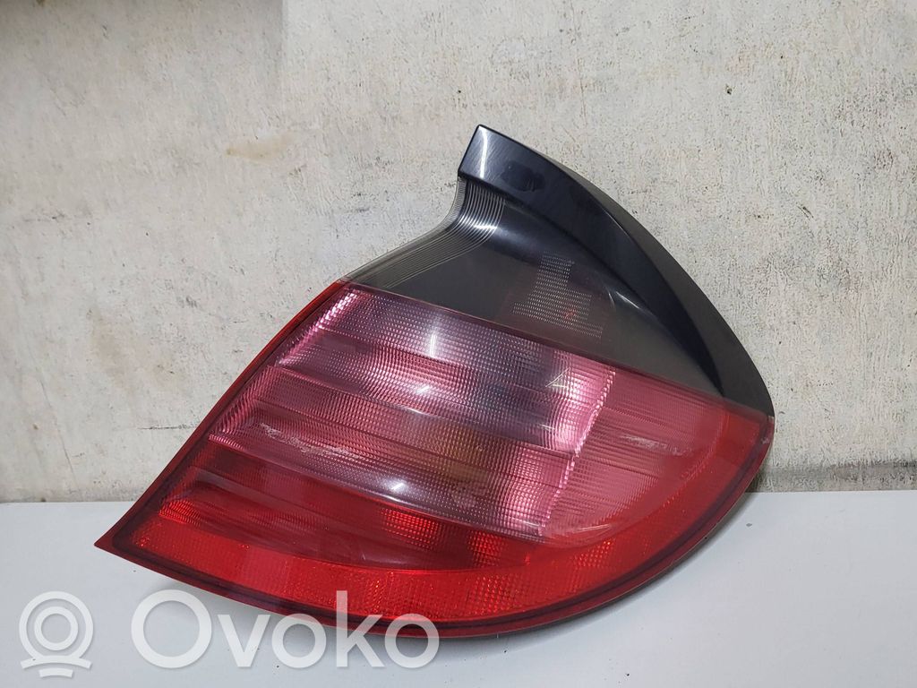 Mercedes-Benz C W203 Lampa tylna 