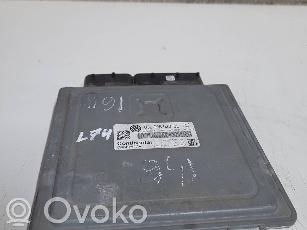 Volkswagen PASSAT B6 Engine control unit/module 