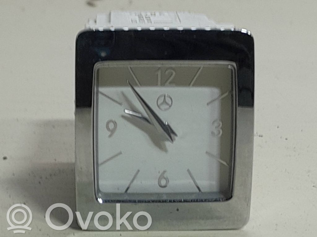 Mercedes-Benz E C207 W207 Reloj 
