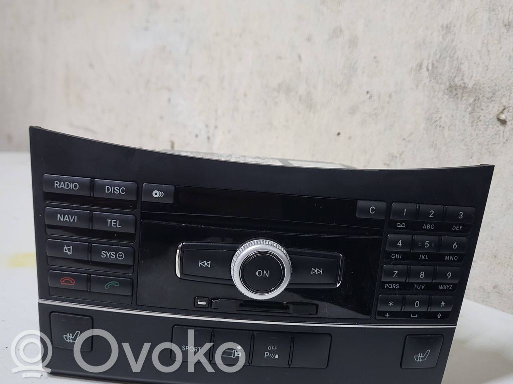 Mercedes-Benz E W212 Panel / Radioodtwarzacz CD/DVD/GPS 