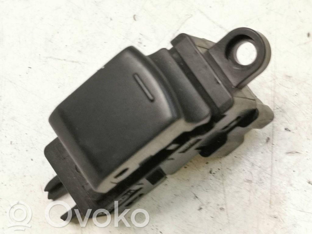 Nissan Qashqai Elektrisko logu slēdzis 