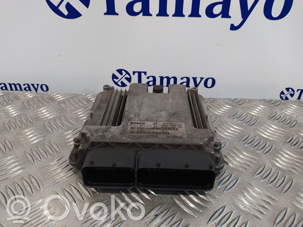 Unidad de control/módulo del motor   0281013693,1039S19205,P05187449AB