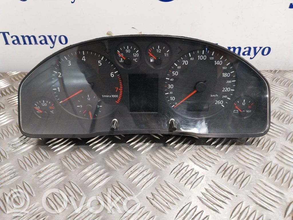 Audi A4 S4 B5 8D Nopeusmittari (mittaristo) 
