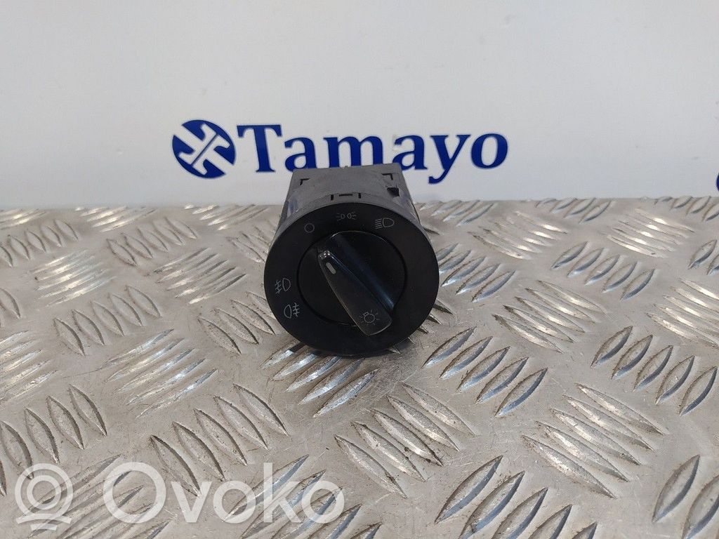 Interruptor de control del panel de luces   1U0941531D