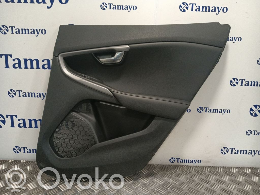 Volvo V40 Moldura del tarjetero de la puerta trasera 