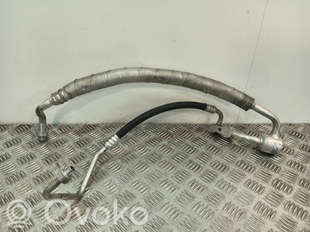 Ilmastointilaitteen putki (A/C)   13351588,511229325